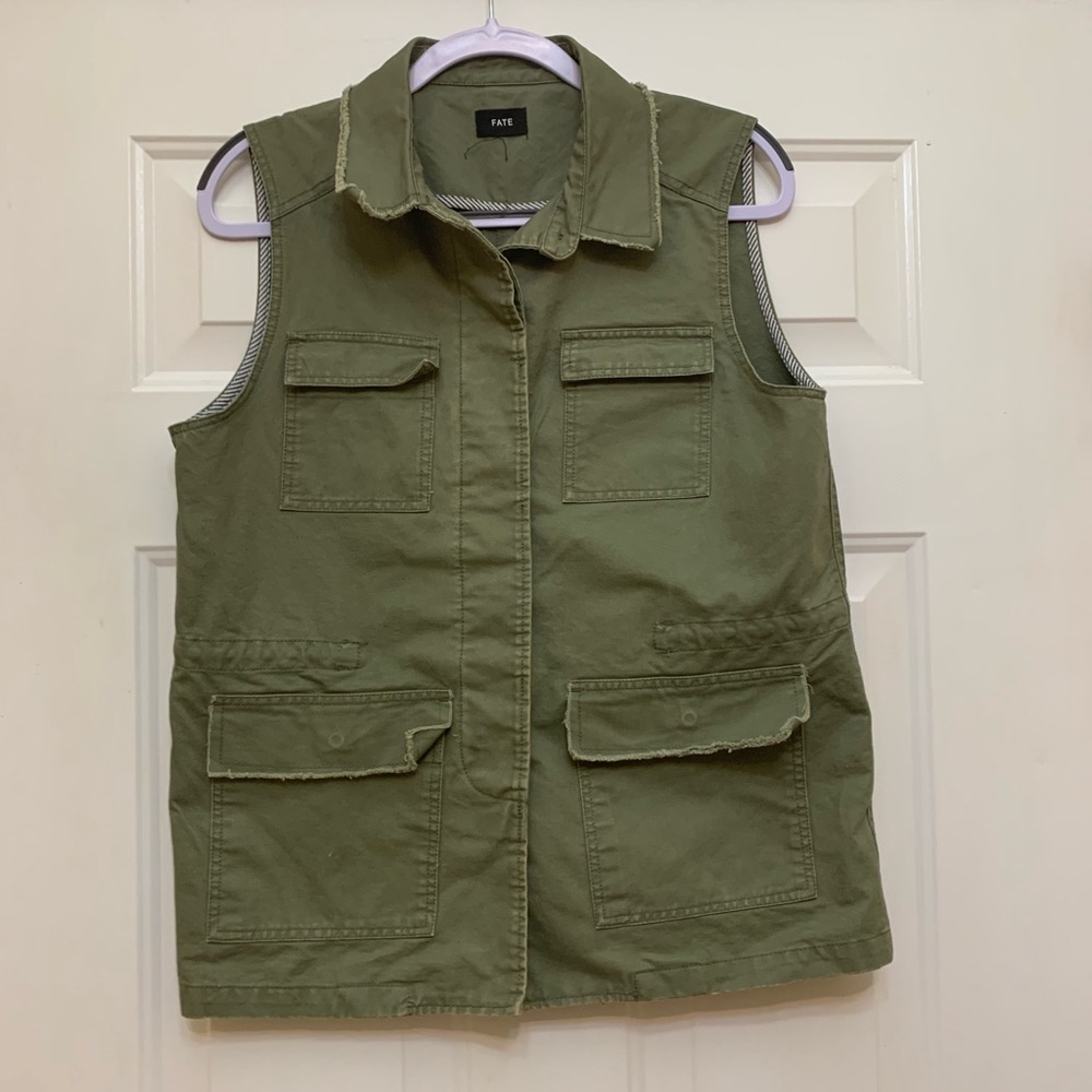 FATE Distressed Sleeveless Vest Size Large
